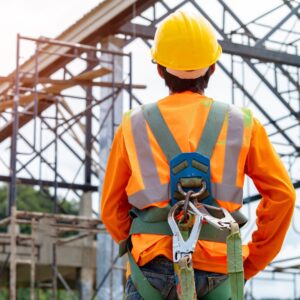 Formazione e addestramento per lavoratore che esegue lavori in quota (senza funi) e uso di DPI di III Categoria